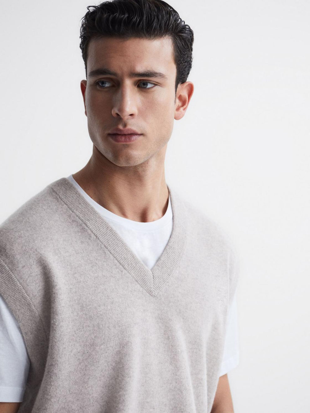 Reiss Knitwear | Fiji Wool Blend Sleeveless Knitted Vest Heather - Men