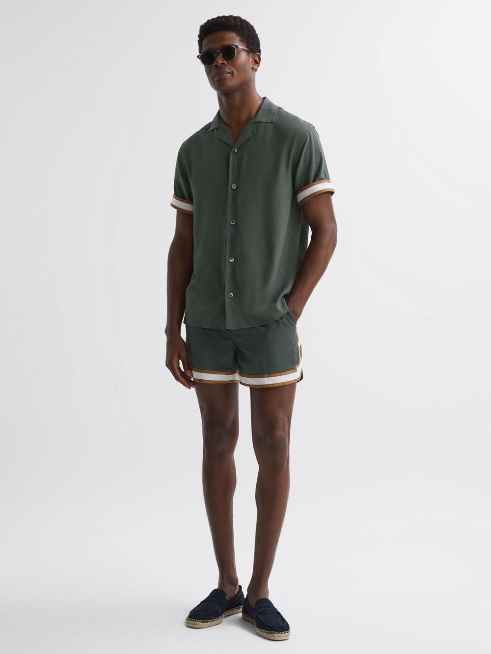 Reiss Shirts | Valbonne Reiss | Ché Contrast Cuff Cuban Collar Shirt Deep Forest/tobacco - Men