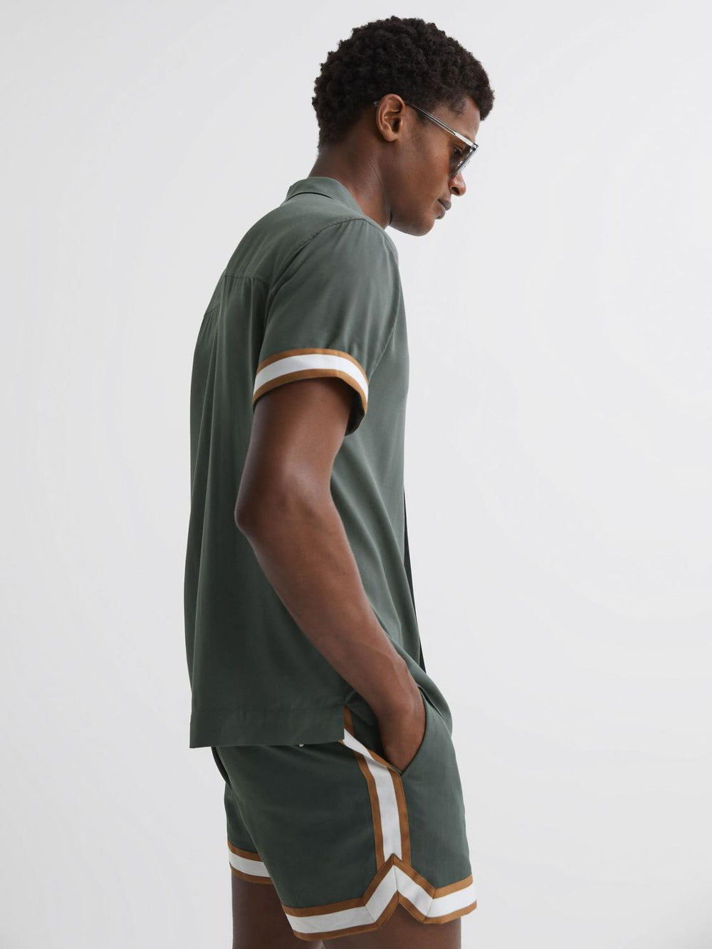 Reiss Shirts | Valbonne Reiss | Ché Contrast Cuff Cuban Collar Shirt Deep Forest/tobacco - Men