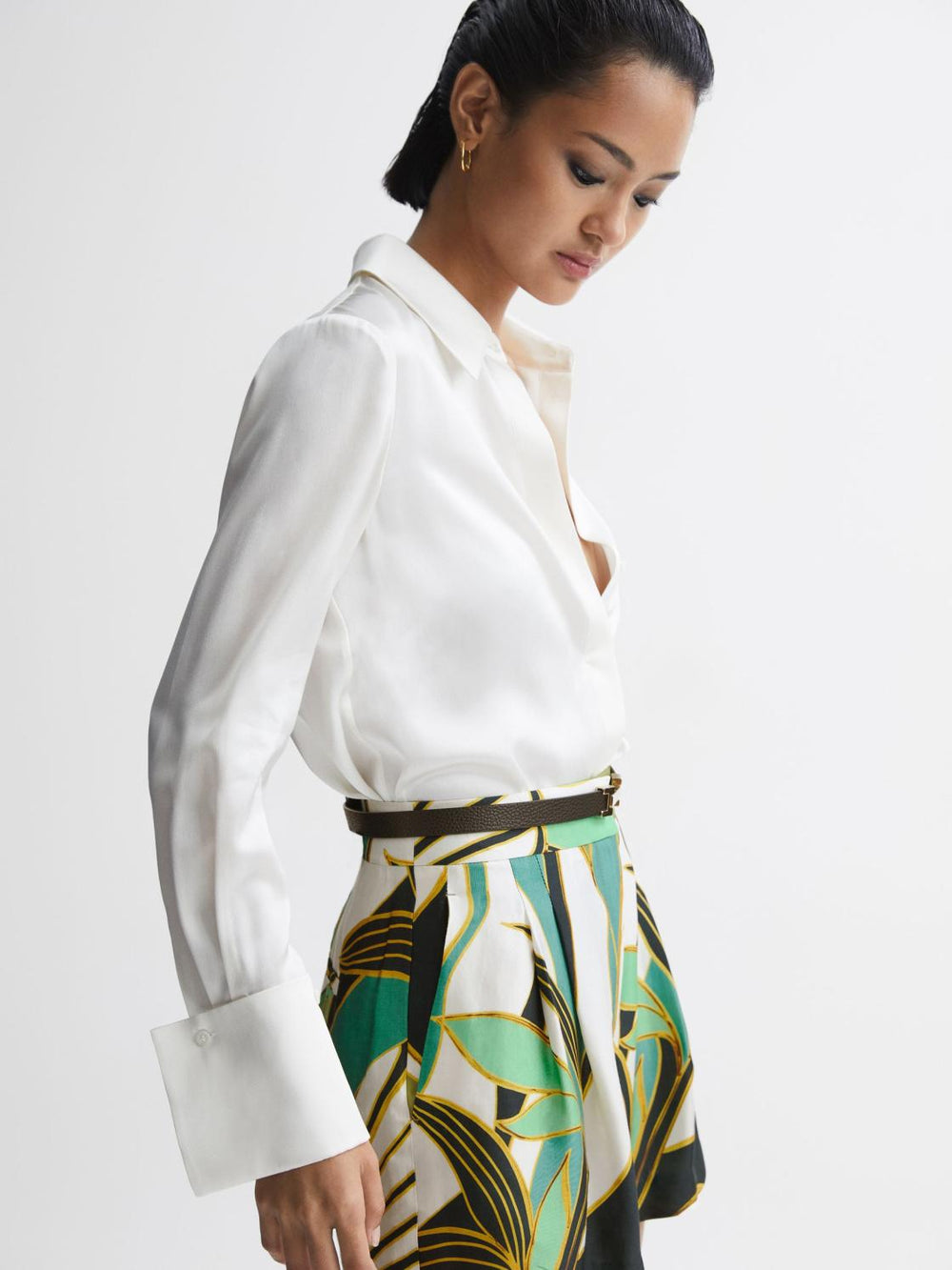 Reiss Shorts | Luna Mid Rise Printed Shorts Green Print - Women