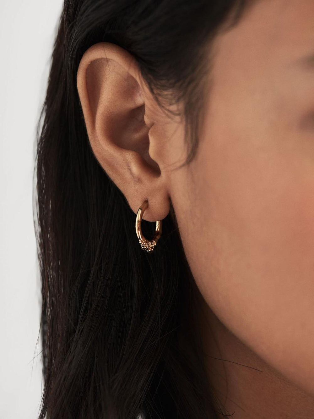 Reiss Jewellery | Miro 8 Maria Black Huggie Earring Gold - Women