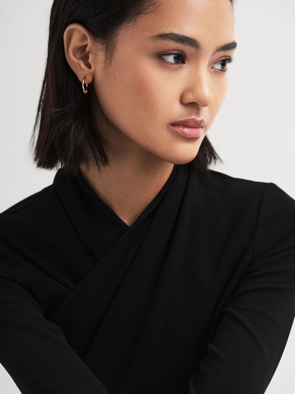 Reiss Jewellery | Miro 8 Maria Black Huggie Earring Gold - Women