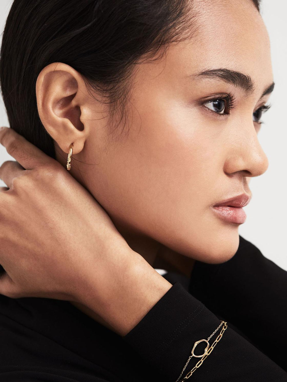 Reiss Jewellery | Miro 8 Maria Black Huggie Earring Gold - Women