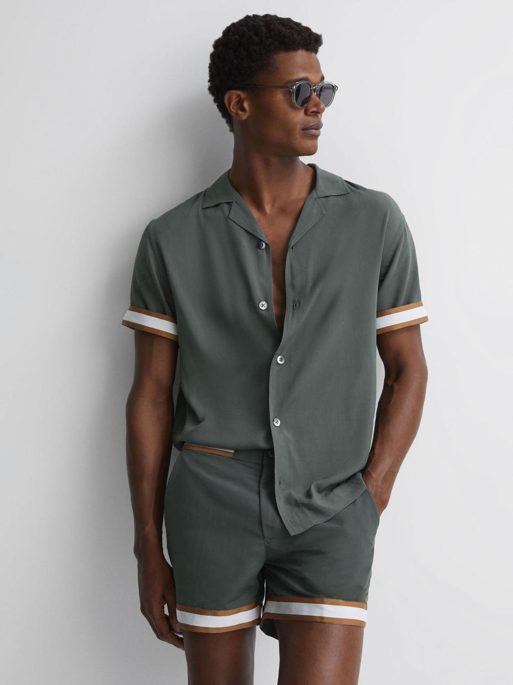 Reiss Shirts | Valbonne Reiss | Ché Contrast Cuff Cuban Collar Shirt Deep Forest/tobacco - Men