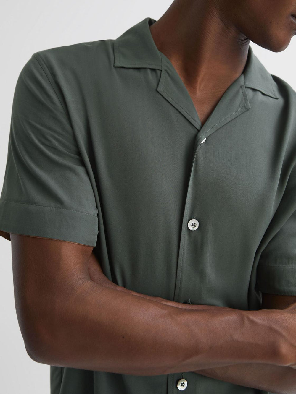 Reiss Shirts | Valbonne Reiss | Ché Contrast Cuff Cuban Collar Shirt Deep Forest/tobacco - Men