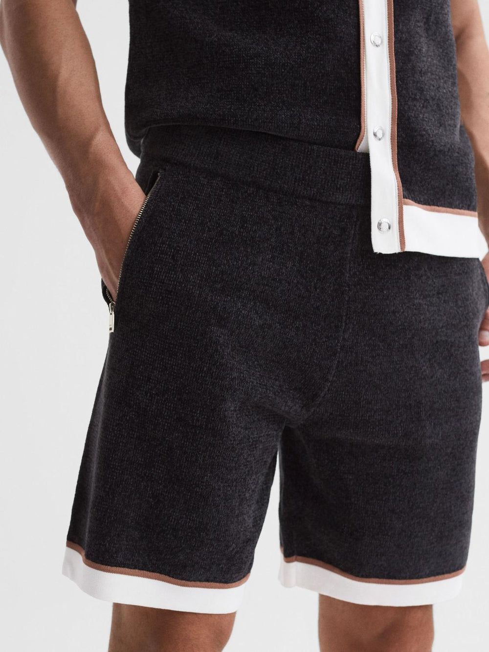 Reiss Shorts | Fielder Relaxed Fit Elasticated Chenille Shorts Black - Men