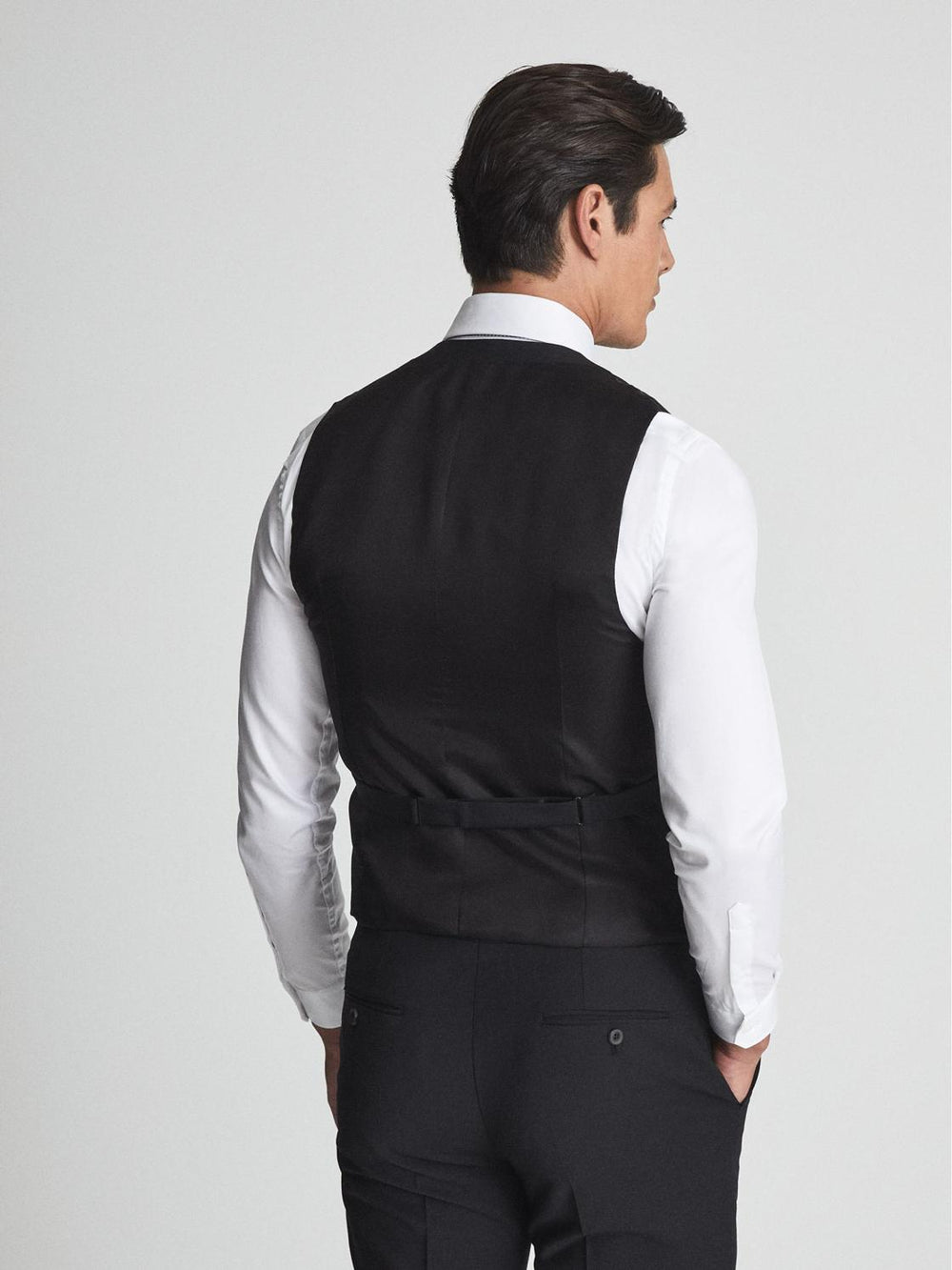 Reiss Suits &amp; Tailoring | Hope Modern Fit Travel Waistcoat Black - Men