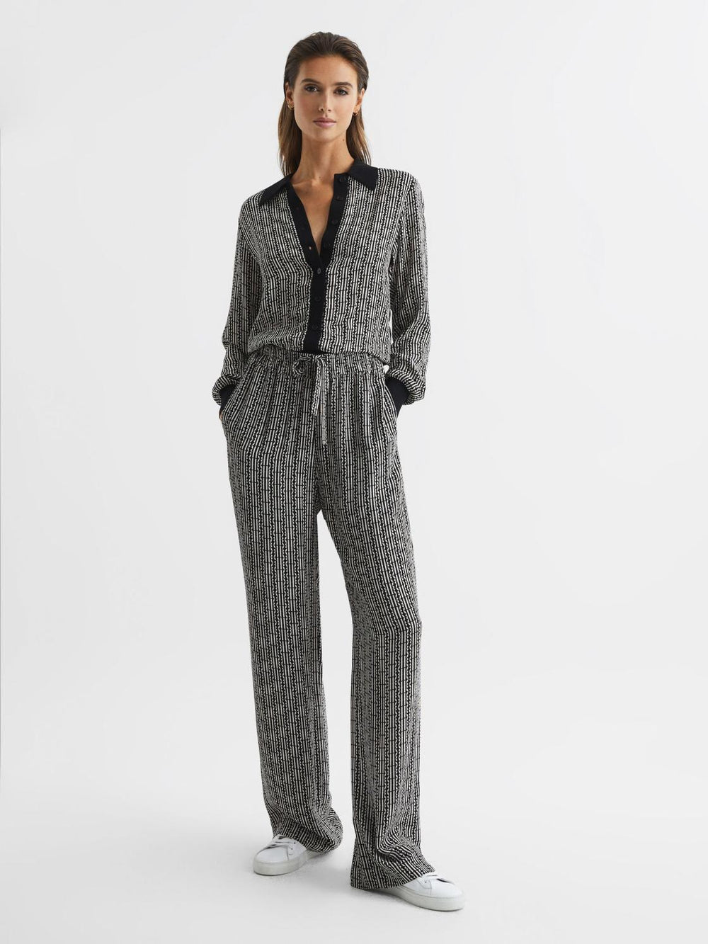 Reiss Trousers | Sky Printed Wide Leg Trousers Black - Women